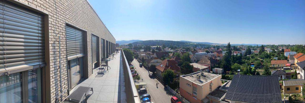 Hotel Hendi Centrum Πιεστάνυ Εξωτερικό φωτογραφία